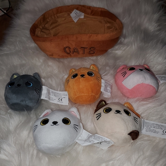 Basket of Cats Stuffed Animals - Picture 2 of 10